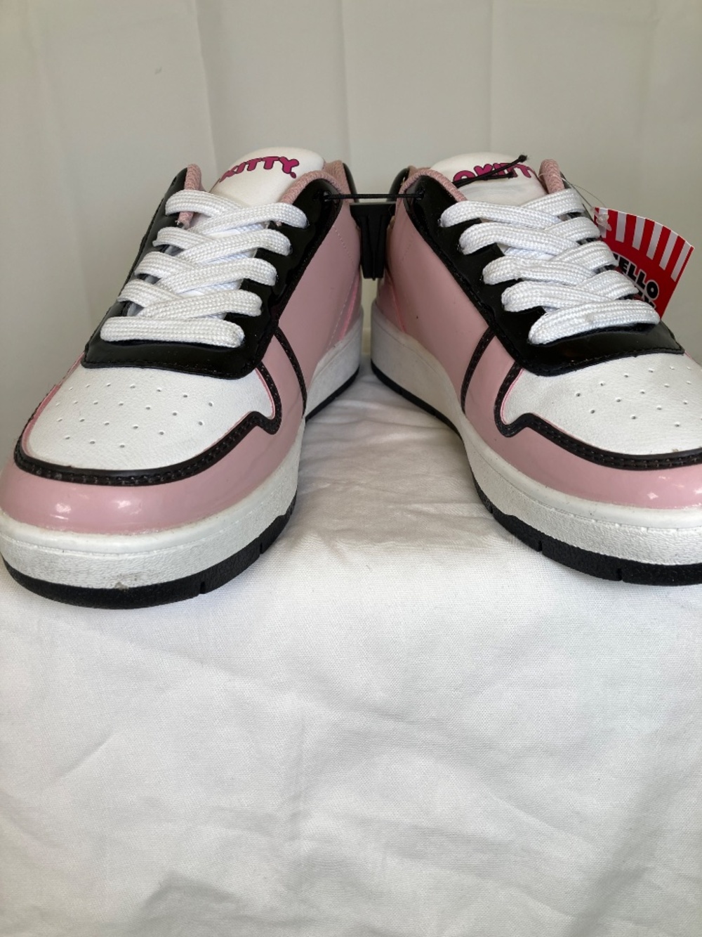 Hello Kitty Sz 7 Pink Black White Ladies Shoes Sneakers New With Tags Black Sole - Picture 10 of 12